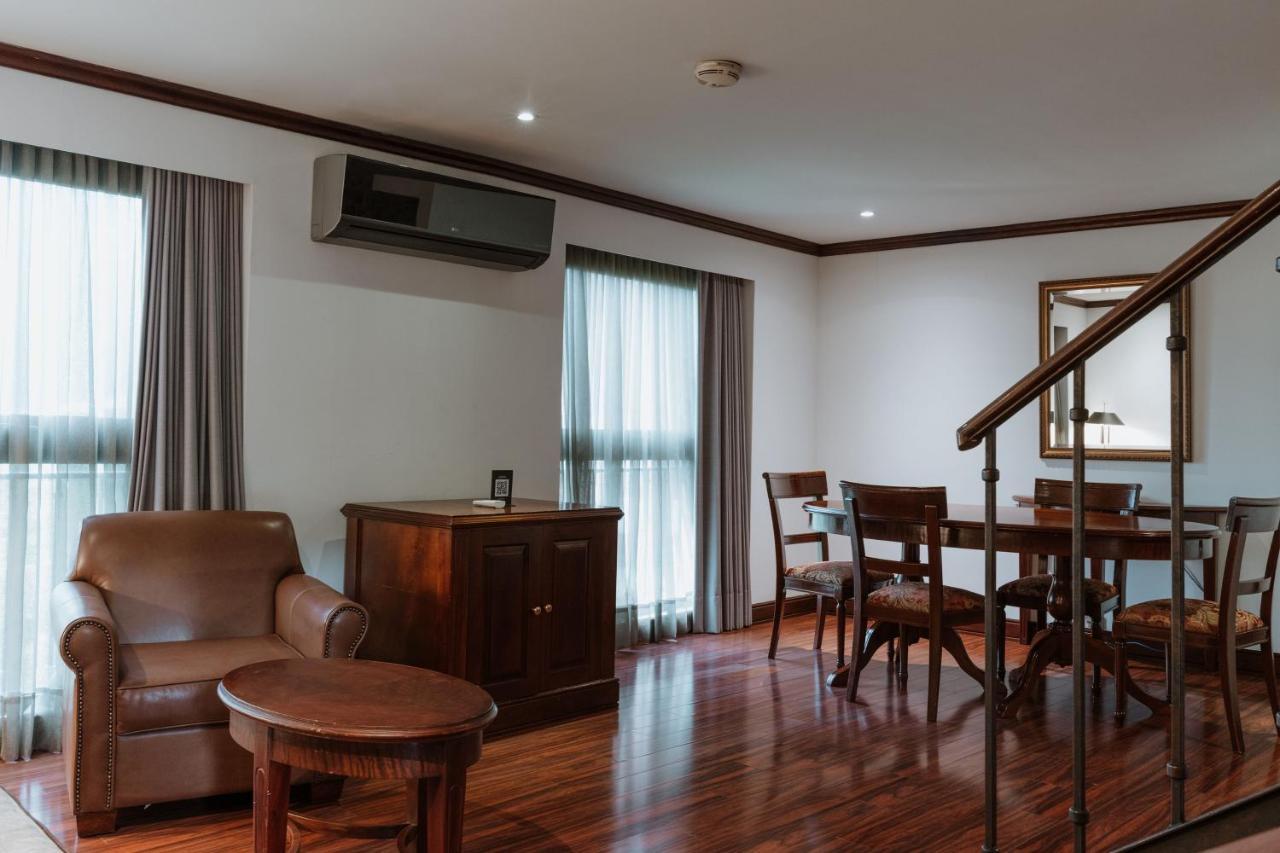 Hotel Park10 Medellín Exteriér fotografie A living room in a typical apartment