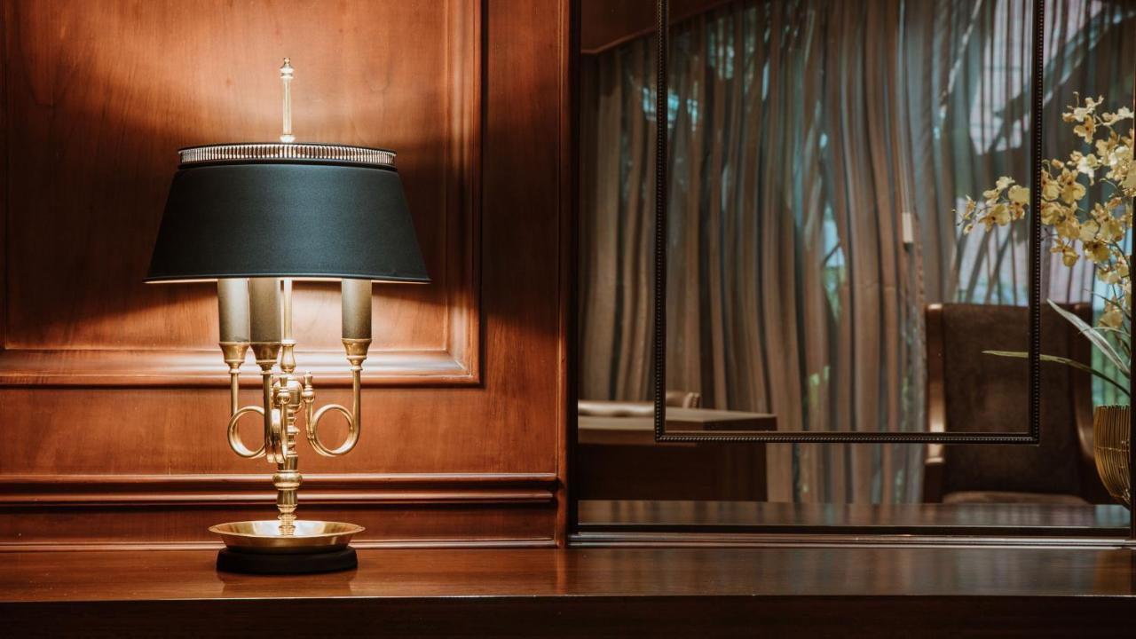 Hotel Park10 Medellín Exteriér fotografie A table lamp
