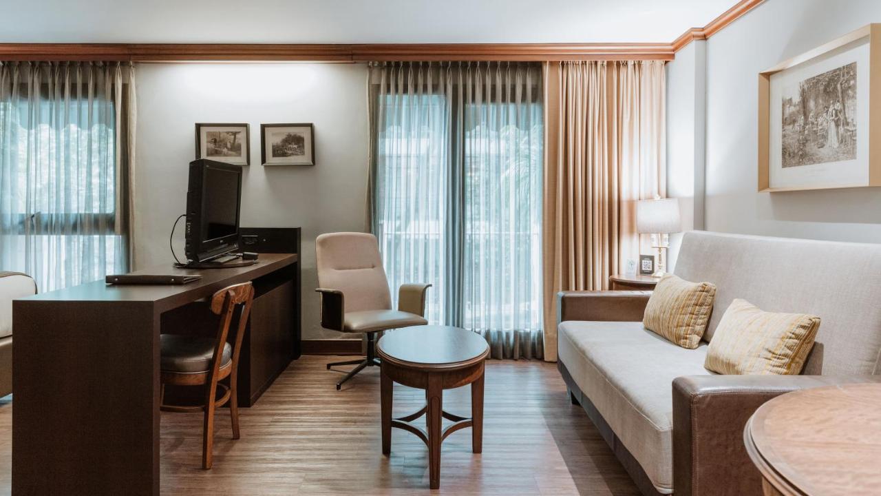 Hotel Park10 Medellín Exteriér fotografie A typical room at the hotel