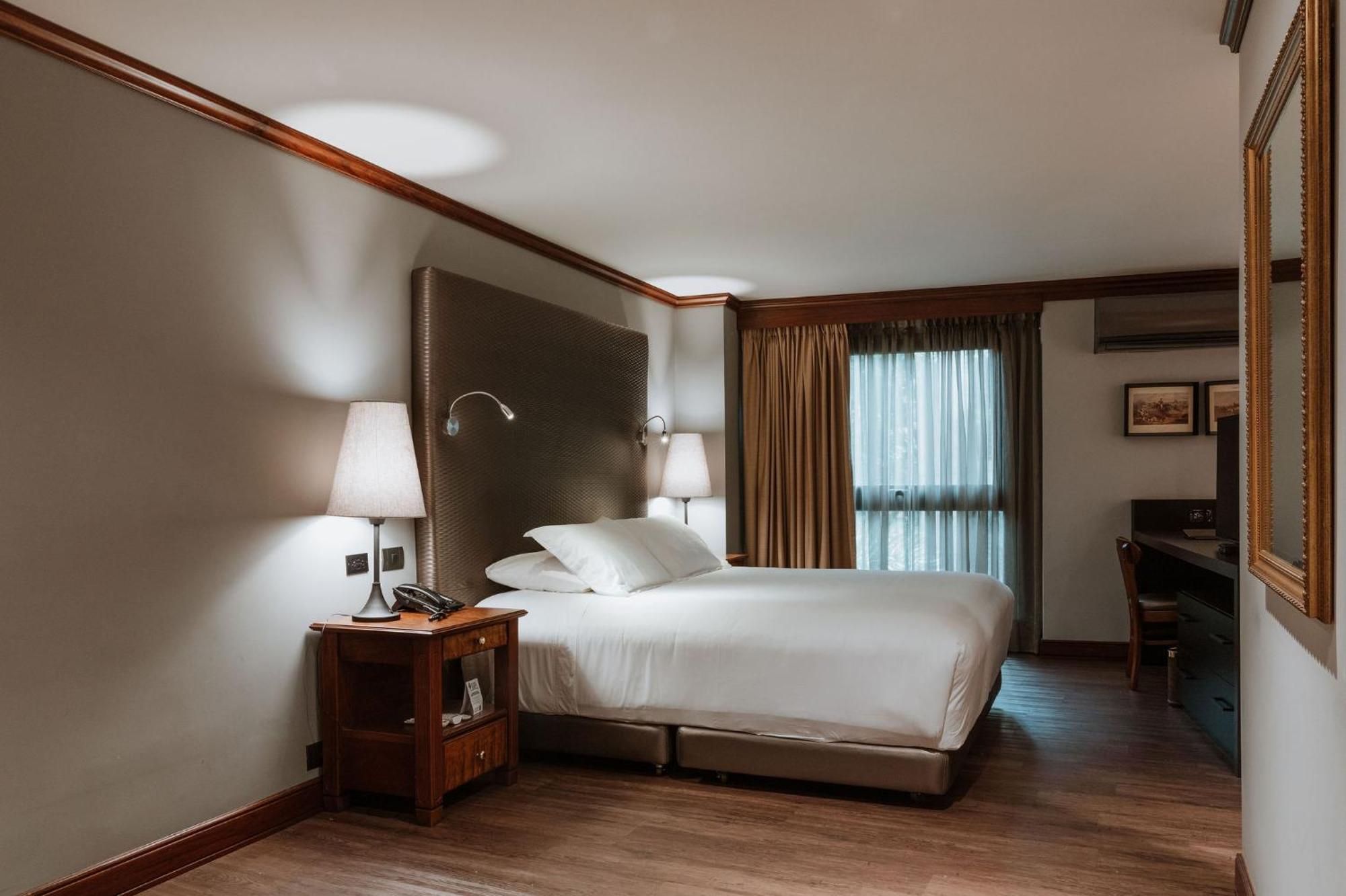 Hotel Park10 Medellín Exteriér fotografie A room at the hotel