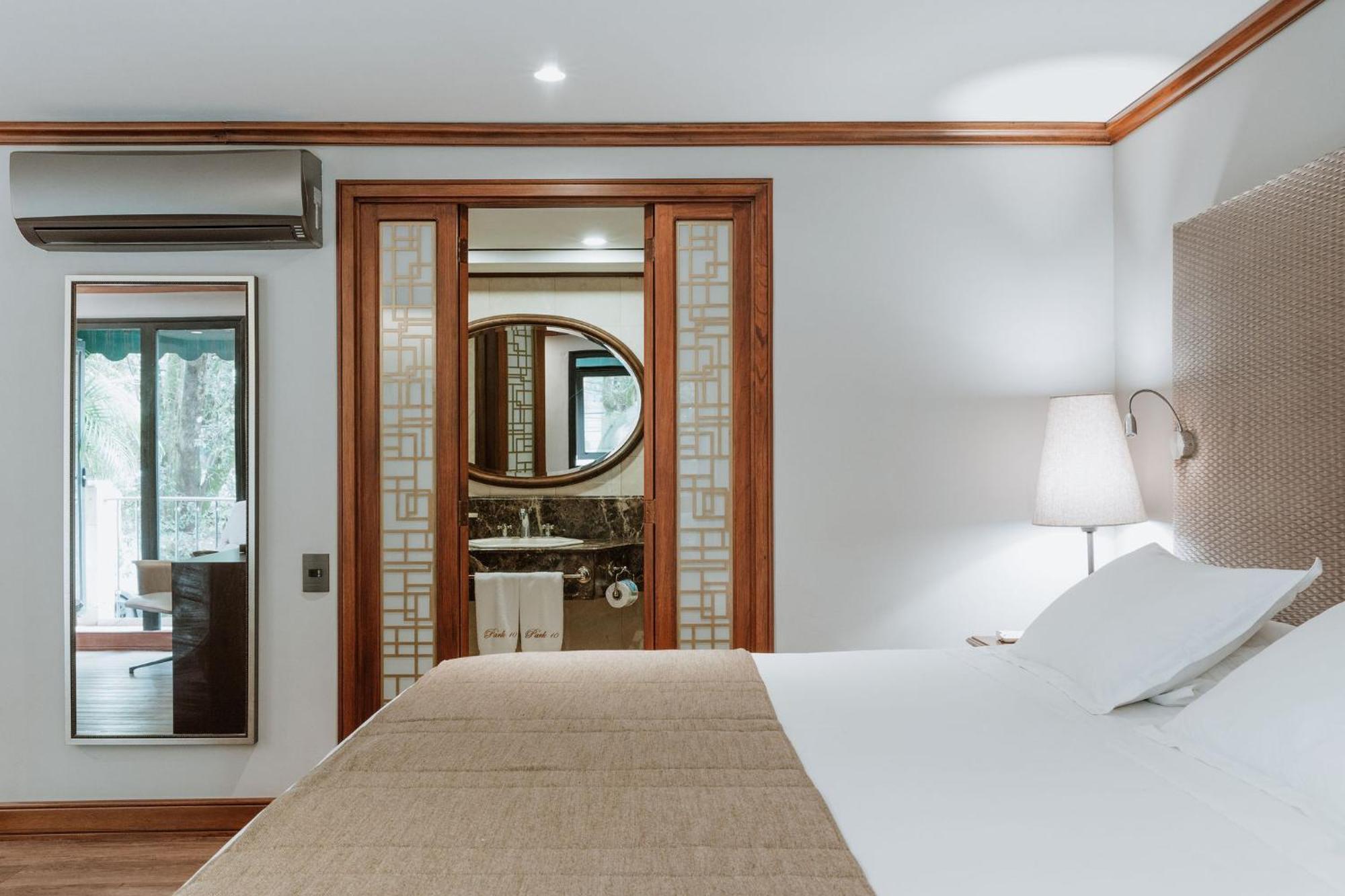 Hotel Park10 Medellín Exteriér fotografie A room at the hotel