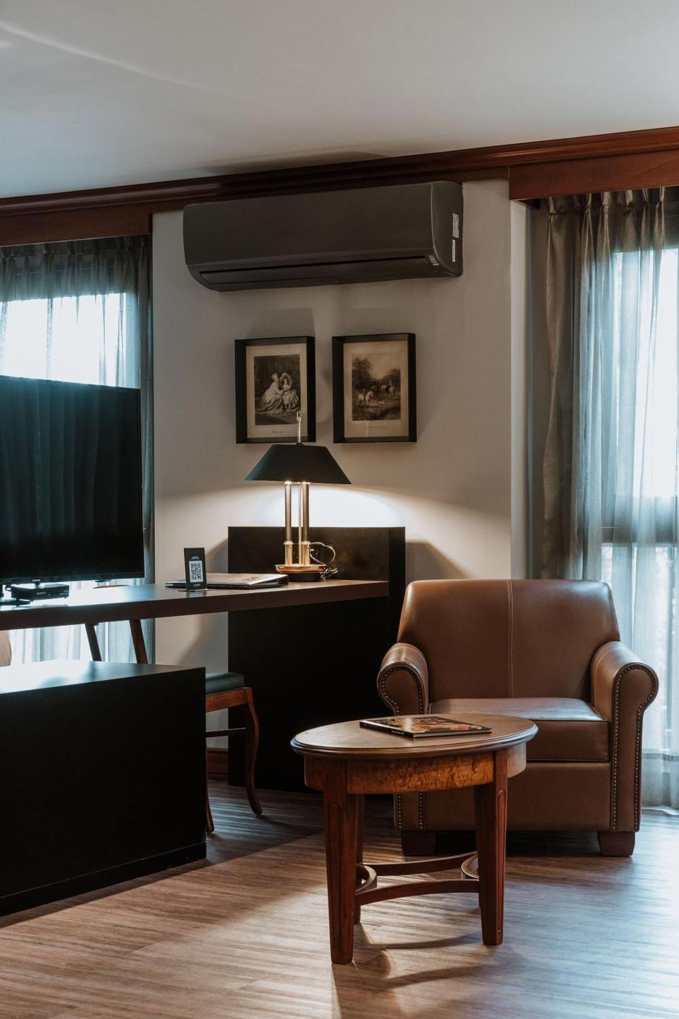 Hotel Park10 Medellín Exteriér fotografie A room at the hotel
