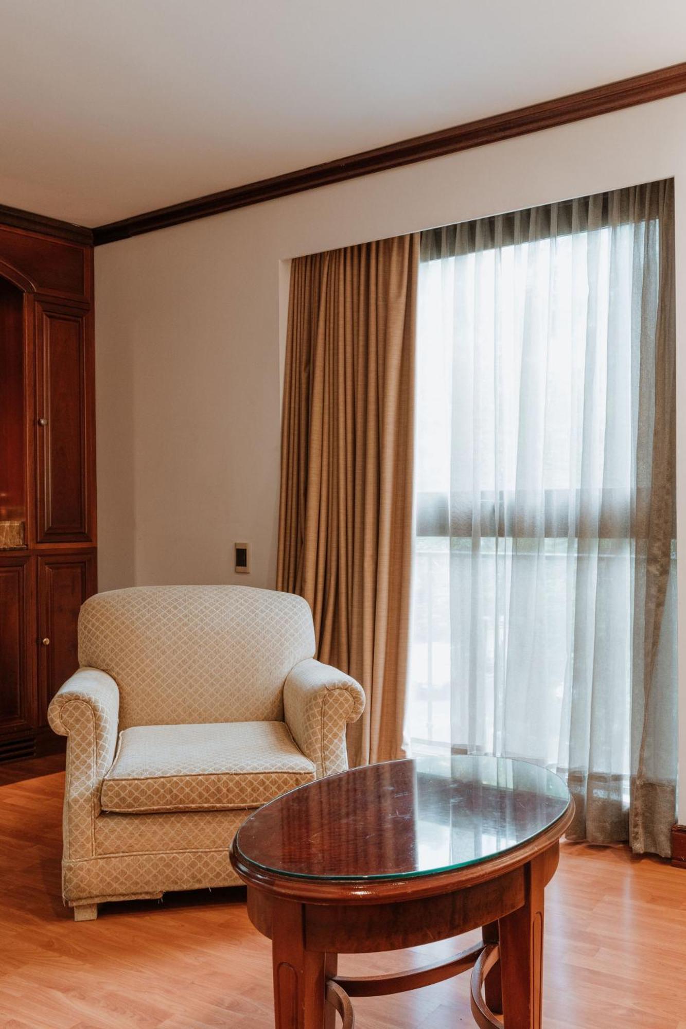 Hotel Park10 Medellín Exteriér fotografie Curtains